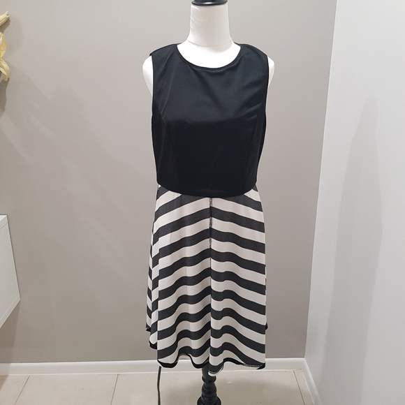 BASQUE Black and white stripe, fit and flare sleeveless dress with belt, size 12 - Picture 8 of 10